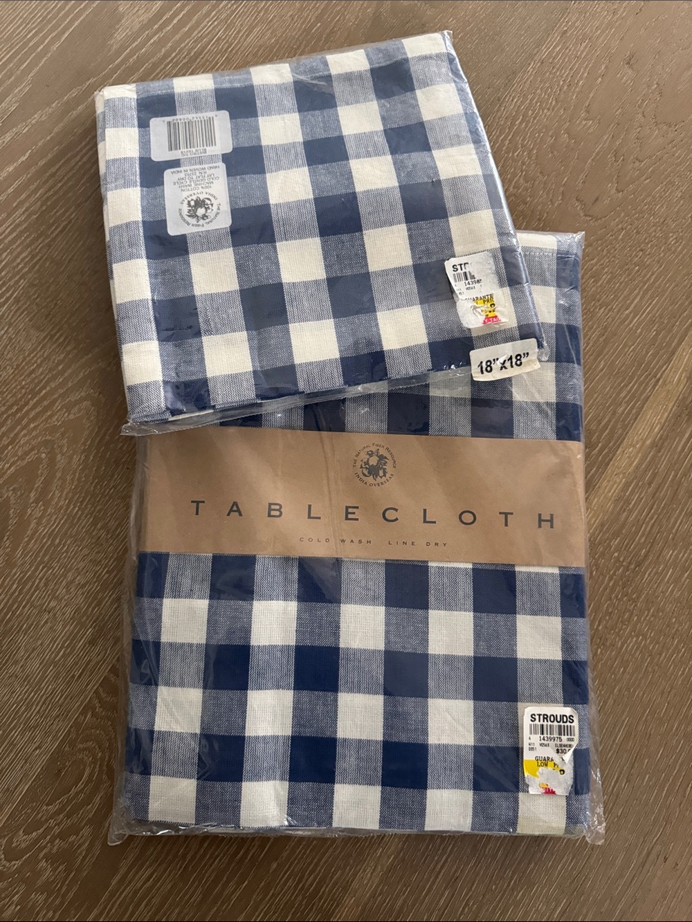 100% Cotton Blue and White Gingham Tablecloth with 4 Napkins